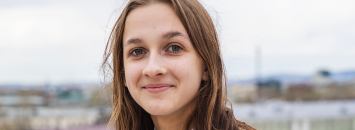 Jeune fille souriante