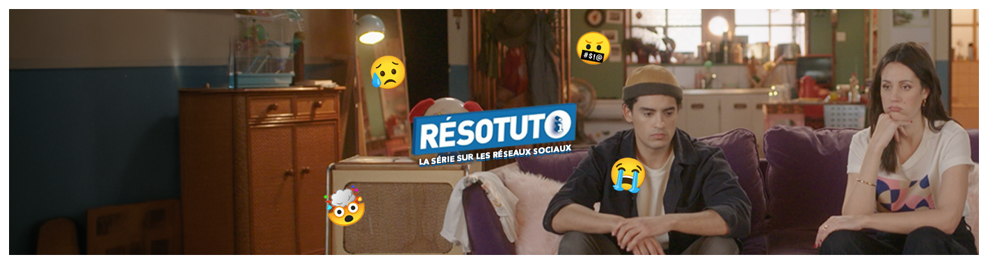 Ambre et Eddy sur le canapé - Résotuto